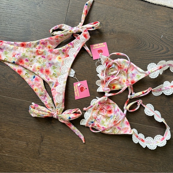 NWT Strawberry Milk Mob Buttersweet Samba Floral Lace Bikini Set Size Small - Picture 6 of 8